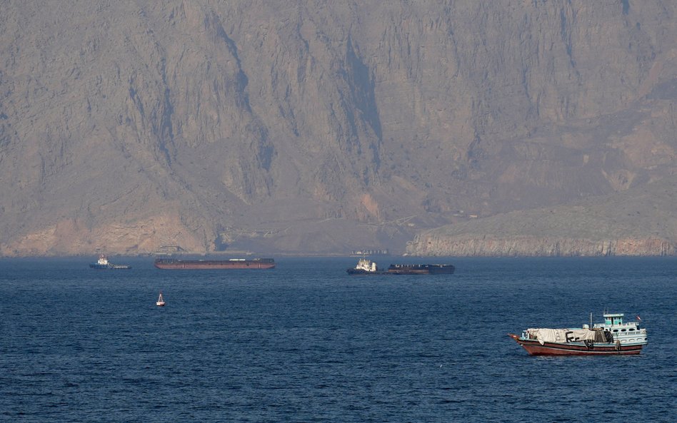 Statek na wodach cieśniny Ormuz