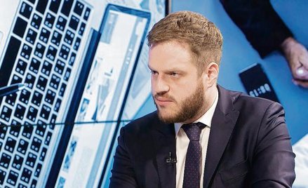 Farmaceuci bez finansowej premii za korygowanie e-recept - rozmowa z Januszem Cieszyńskim, wiceminis