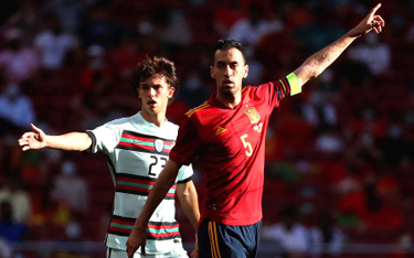 Sergio Busquets (z prawej) w czasie towarzyskiego meczu z Portugalią (z lewej Joao Felix).