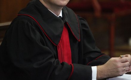 Prokurator w mundurze jak cywilny