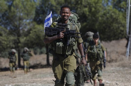 Izraelscy żołnierze podczas ćwiczeń na Wzgórzach Golan.