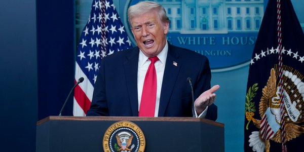 Trump: JPMorgan zamknął moje konta z powodów politycznych. Pozew na 5 mld dol.