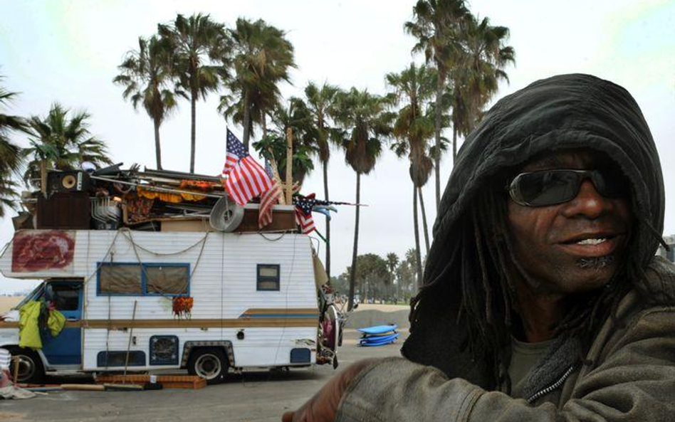 Bezrobotny żyjący w camperze w Los Angeles