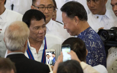 Rodrigo Duterte: Mogę wyrzucać skorumpowanych urzędników z helikopterów