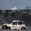 Spalony samochód w pobliżu wioski Kiotari na greckiej wyspie Rodos gdzie szaleją pożary