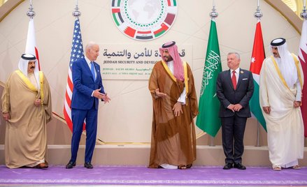 Od lewej: Hamad ibn Isa Al Chalifa - król Bahrajnu, Joe Biden - prezydent USA, Mohammed bin Salman -