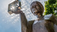 Warszawski pomnik Marii Skłodowskiej- -Curie