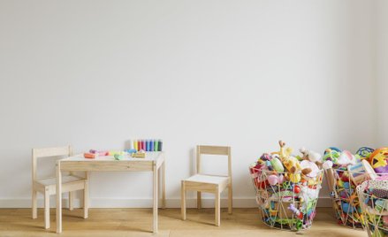 Osadzony rodzic ma prawo do zabawy z dziećmi podczas widzenia