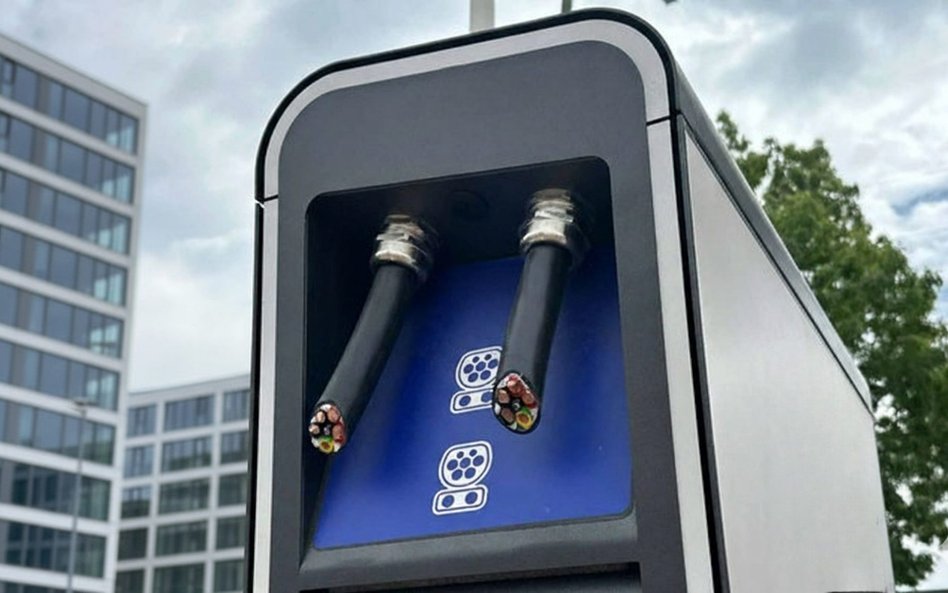 Operatorzy stacji alarmują: kradzieże kabli przybierają na sile