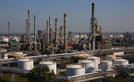 Instalacje petrochemiczne PKN Orlen w Płocku należą do największych w regionie.
