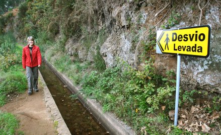 Jednym z atrakcji Madery są szlaki w górach prowadzące do punktów widokowych i ciągnące się wzdłuż n