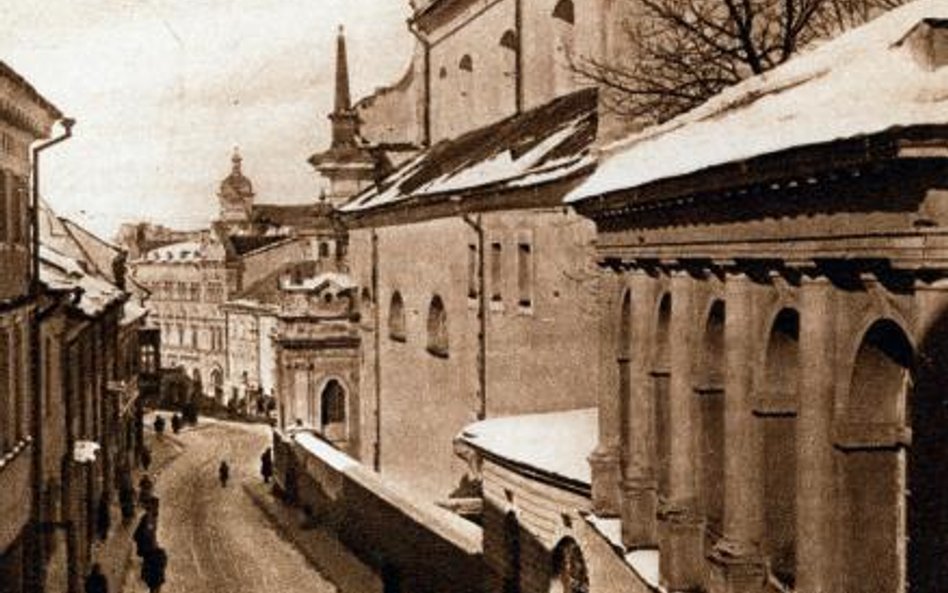 Ulica Ostrobram-ska (w wieku XX nosiła również nazwę Ostrovorot- naja, Aušros Vart? i Maksyma Gorkie