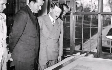 Albert Speer (drugi z lewej) należał do ulubieńców Adolfa Hitlera, który już w 1934 r. mianował Spee