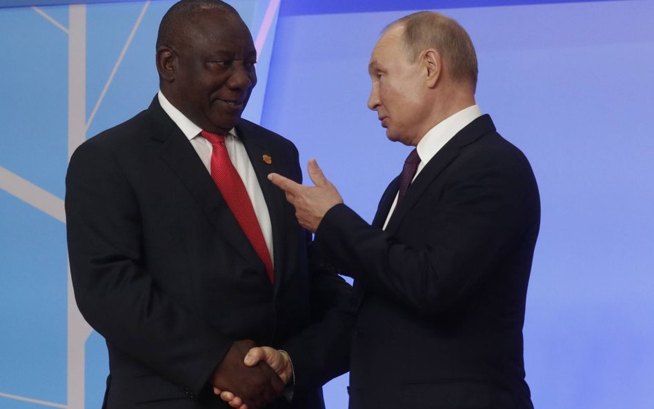 Prezydenci Rosji i RPA, Władimir Putin i Cyril Ramaphosa, podczas szczyty Rosja-Afryka w Soczi, paźd