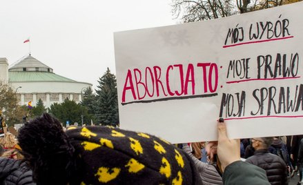 Dwie trzecie Polaków za prawem do aborcji do 12 tygodnia ciąży