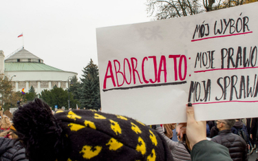 Dwie trzecie Polaków za prawem do aborcji do 12 tygodnia ciąży