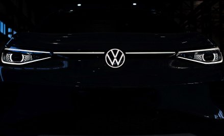 Pracownicy Volkswagena rozpoczęli strajki ostrzegawcze, które mają wywrzeć presję na pracodawcy. Bie