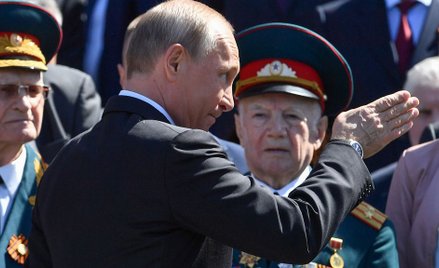 Incydent na paradzie w Moskwie: Ochrona popchnęła generała