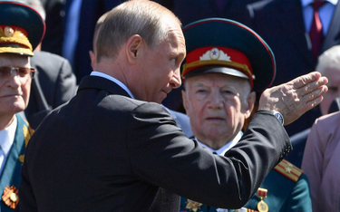 Incydent na paradzie w Moskwie: Ochrona popchnęła generała