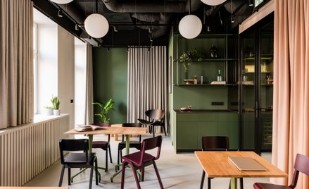 Aparthotel „Plantonia” znajduje się w zrewitalizowanej, pochodzącej z przełomu XIX i XX wieku kamien
