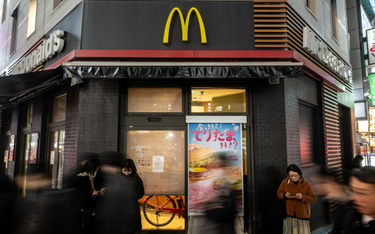 Nieczynny lokal McDonald's w Shimbashi dzielnicy Tokyo