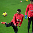 Robert Lewandowski i Wojciech Szczęsny podczas środowego treningu