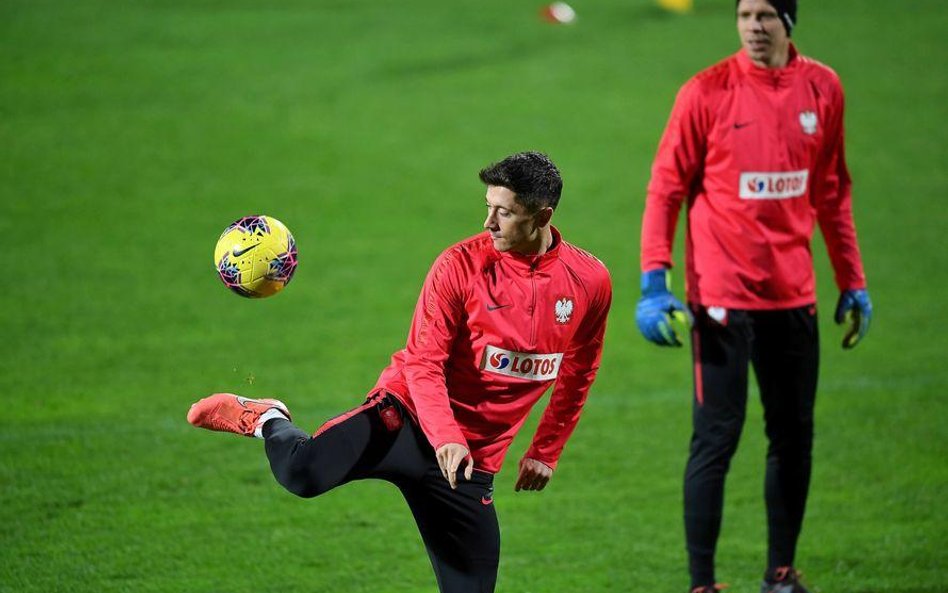 Robert Lewandowski i Wojciech Szczęsny podczas środowego treningu