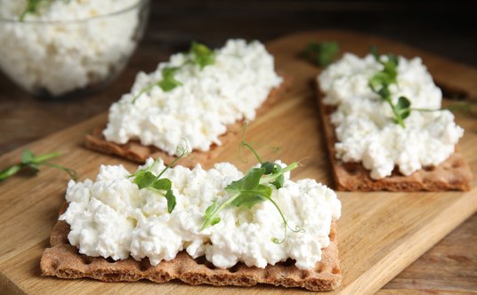 TikTok odkrył na nowo twarożek i jego zalety