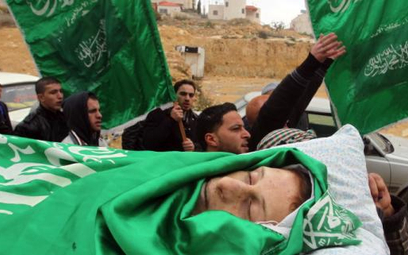 Pogrzeb 17-letniego Mohameda Salajmy, Palestyńczyka z Hebronu, który został zastrzelony przez izrael