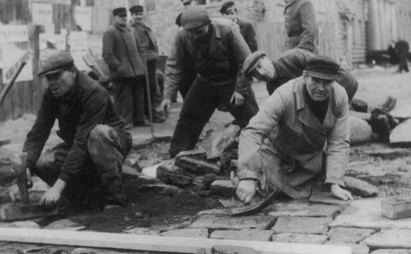 Prace przy odbudowie Warszawy