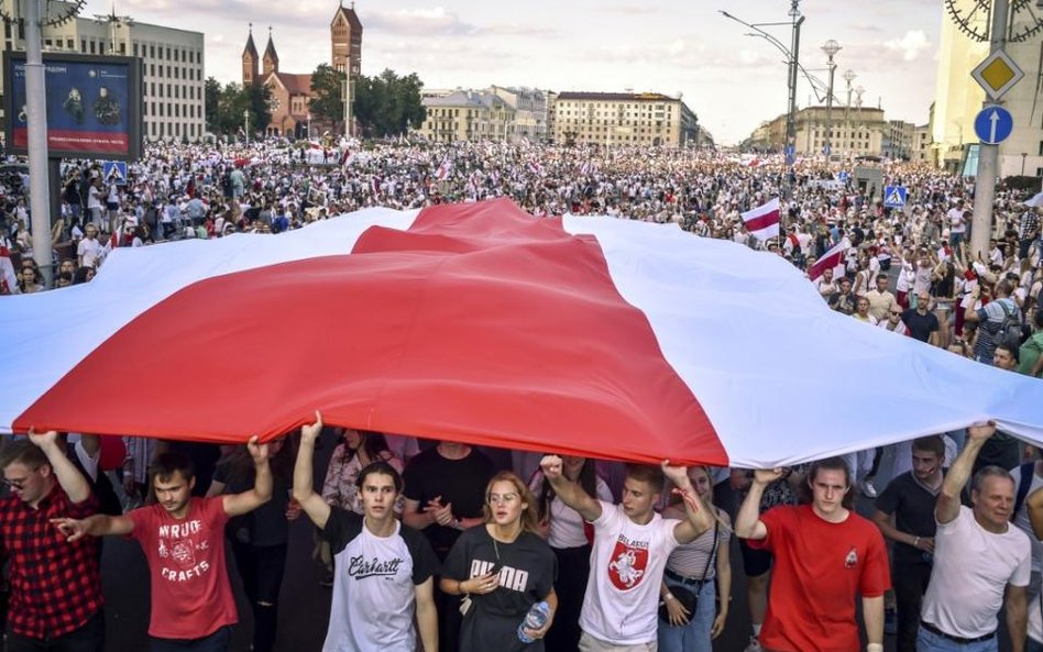 Białoruś: Jak spontaniczna rewolucja nabiera kształtów