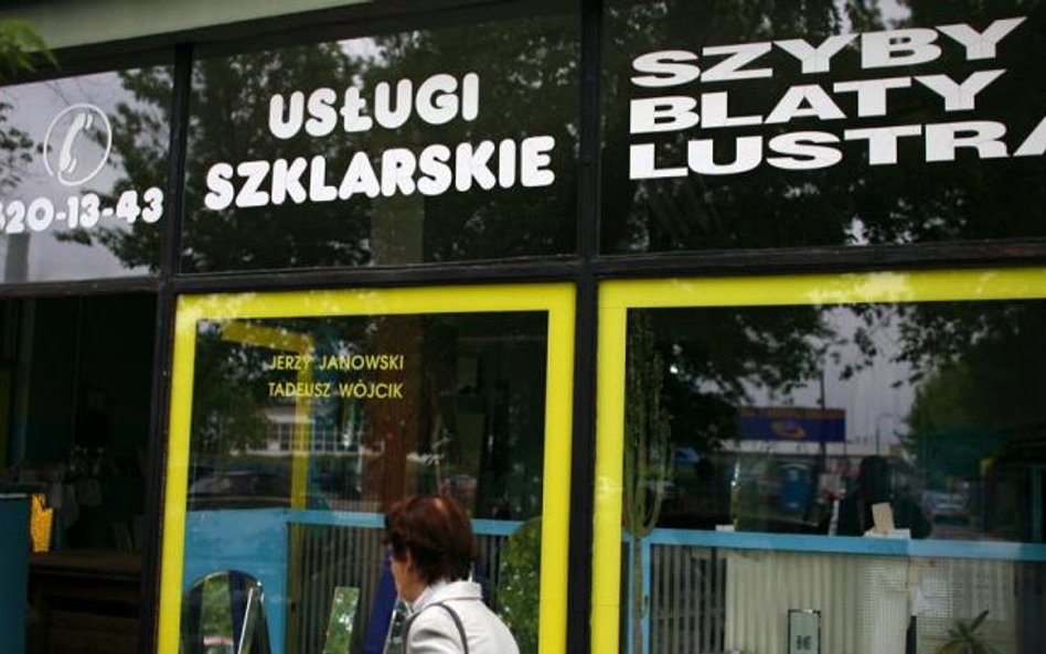 Inspektor pracy, zanim skontroluje firmę działającą w usługach, musi poinformować ją o tym siedem dn