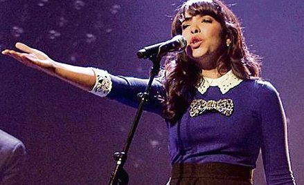 Indila, francuska wokalistka, sprzedała w Polsce najwięcej płyt w 2014 roku