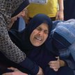 Palestyńczycy opłakują ciała krewnych zabitych w izraelskim bombardowaniu w szpitalu Atl-Najar w Raf