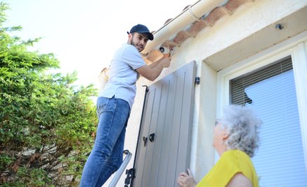 Bezprecedensowy wyrok ws. przydomowych kamer, które obejmują posesje sąsiadów