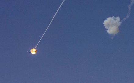 Eksplozja po uderzeniu rakiety przechwytującej w cel