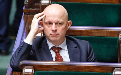 Minister finansów Paweł Szałamacha twierdzi, że przez nieszczelny system podatkowy budżet państwa tr