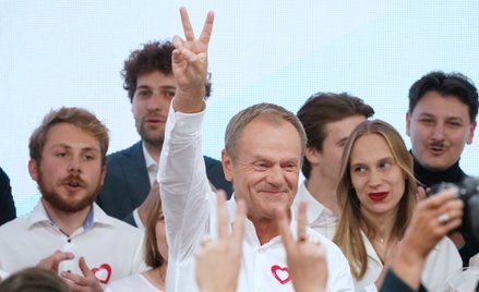 Po ogłoszeniu wyników exit poll Donald Tusk ogłosił, że opozycja zabierze władzę PiS i Jarosławowi K