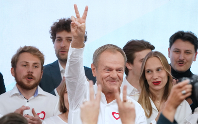 Po ogłoszeniu wyników exit poll Donald Tusk ogłosił, że opozycja zabierze władzę PiS i Jarosławowi K