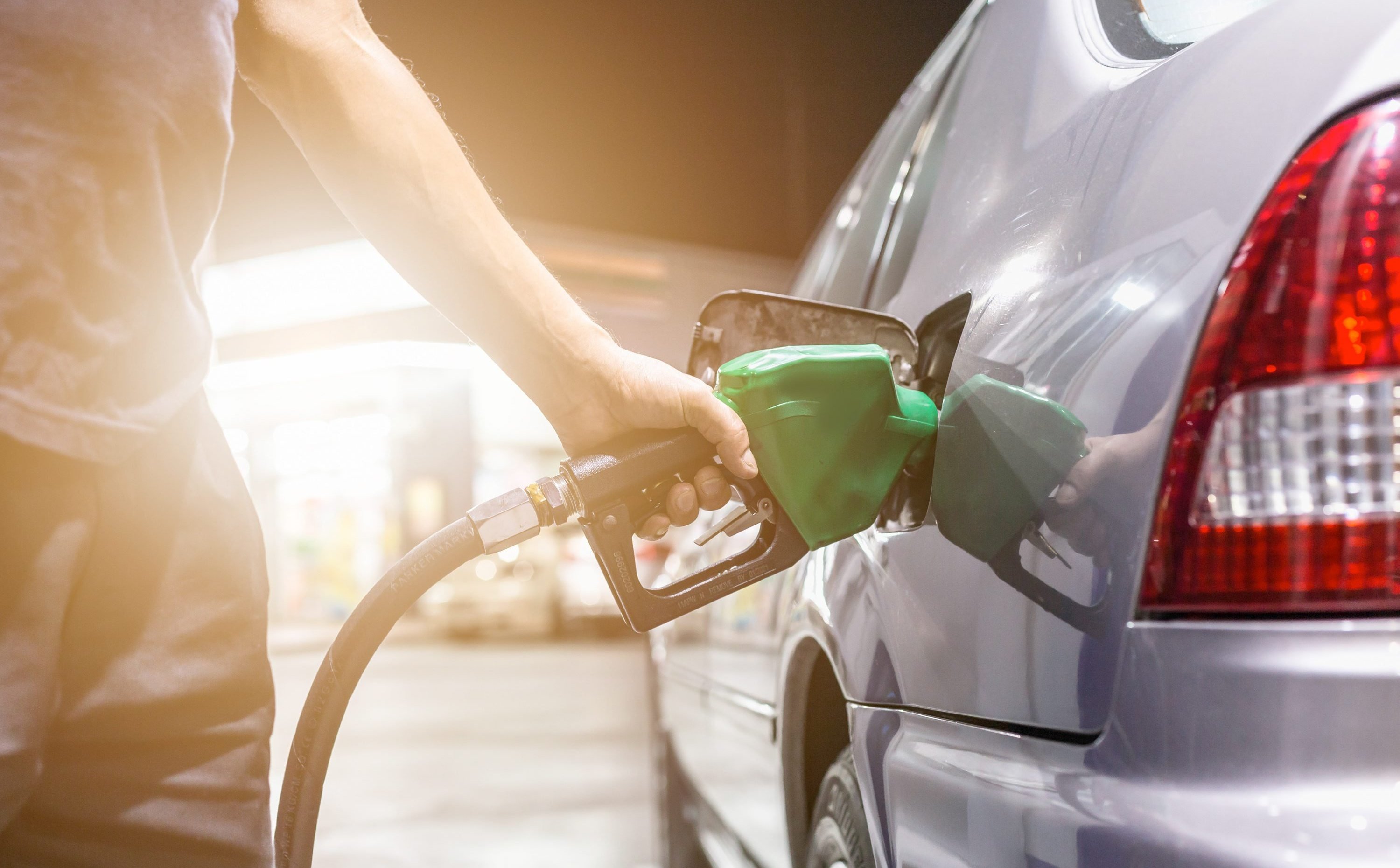 Na stacjach paliw żniwa w pełni