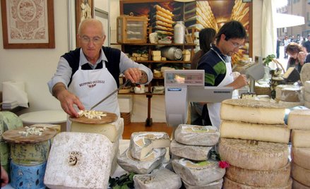 Włoski Piemont (na zdjęciu miasto Alba), który znalazł się na szczycie rankingu najlepszych kierunkó