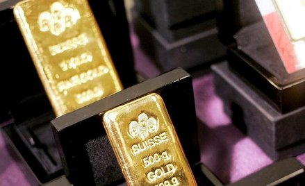 Firma skupująca złoty złom (opodatkowany stawką podstawową) przetapia go na sztabki czystego kruszcu