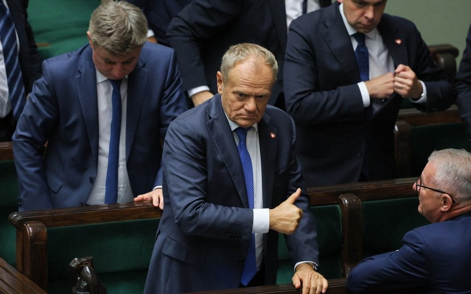 Premier Donald Tusk po bloku wieczornych głosowań w Sejmie, 8 października