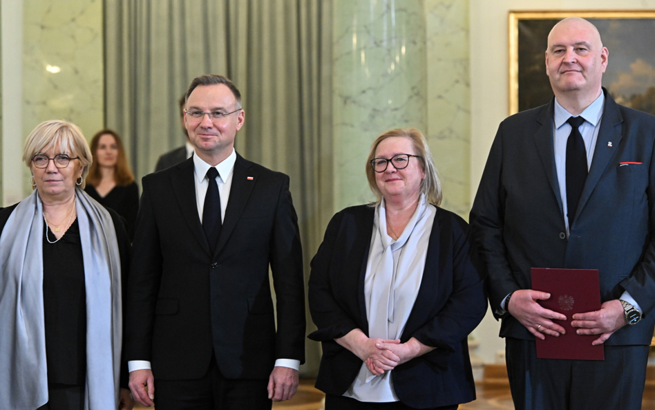 Prezydent Andrzej Duda, była prezes TK Julia Przyłębska oraz Pierwsza Prezes Sądu Najwyższego Małgor