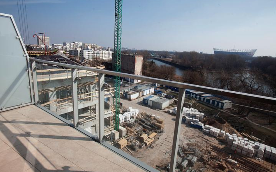 Widok z apartamentu w Porcie Praskim – metr mieszkania kosztuje od 9,7 tys. zł