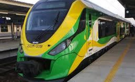 Pieszy zginął pod pociągiem