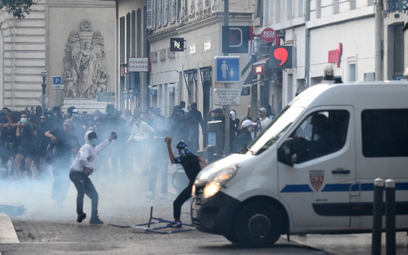 W czwartek wieczorem do zamieszek doszło w największych francuskich miastach, mimo wysłania na ulice