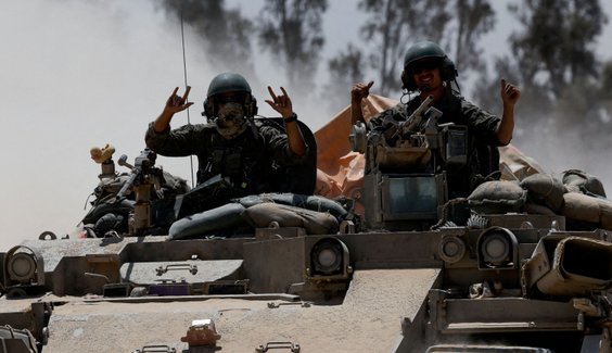 Żołnierze Izraela w pobliżu granicy ze Strefą Gazy