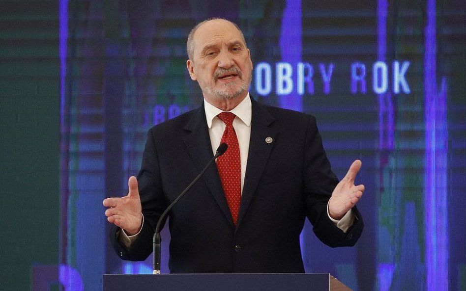 Macierewicz: Dyskusyjna wypowiedź Czaputowicza