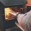 Za spalanie śmieci w domowym piecu grozi mandat do 500 zł